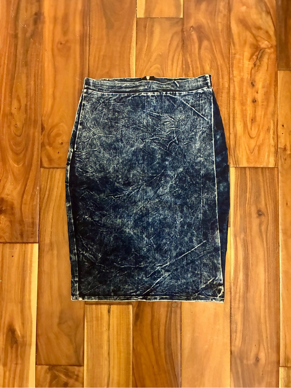Women’s Washed Dark Denim Stretchy Pencil Skirt